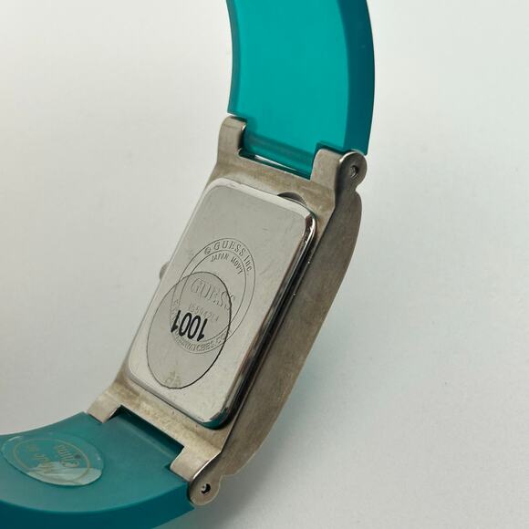 GUESS Silver Teal Stainless Steel Women’s Watch Working New Battery - Picture 5 of 8